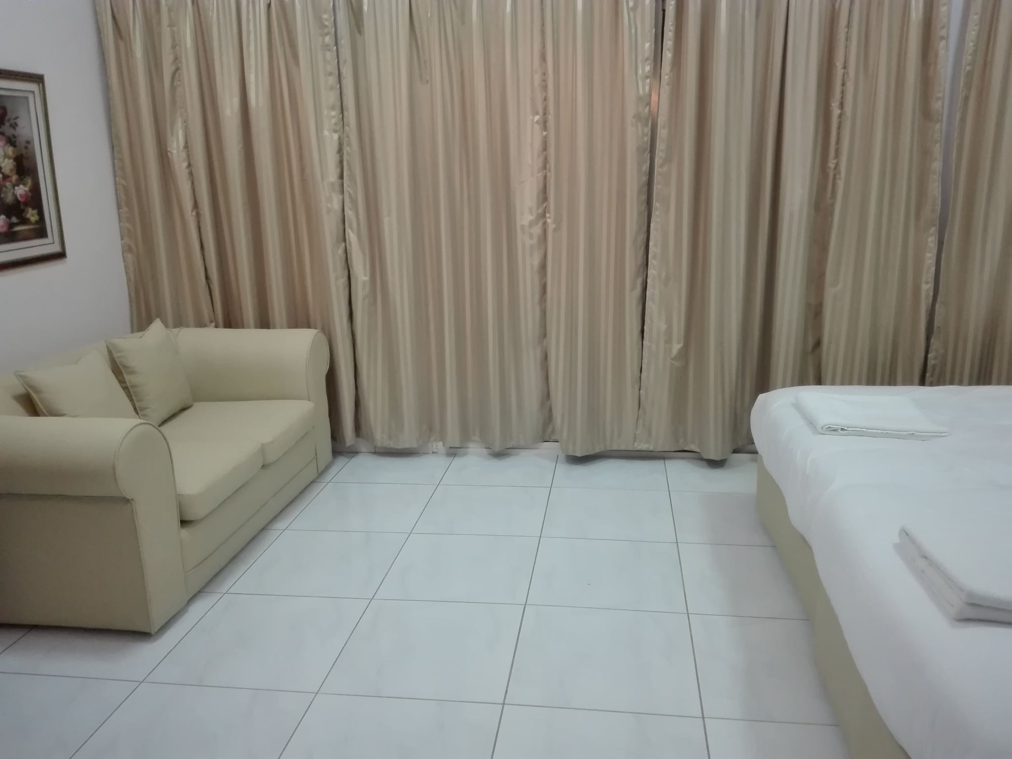 4 BEDROOMS, VILLA, BEACH VIEW