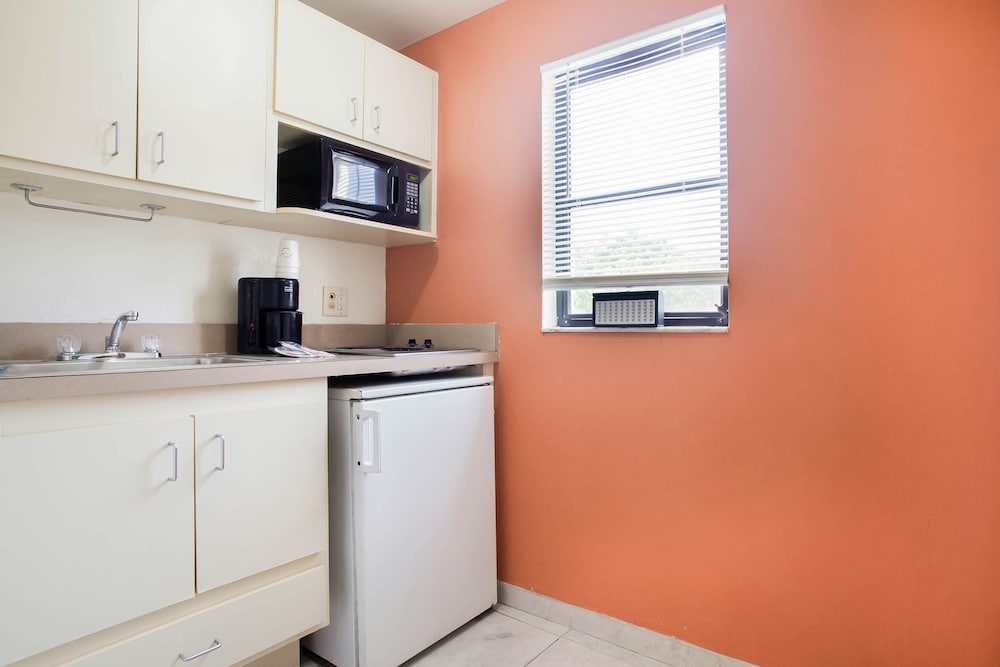 OYO Waterfront Hotel Cape Coral/Fort Myers, FL 51/51