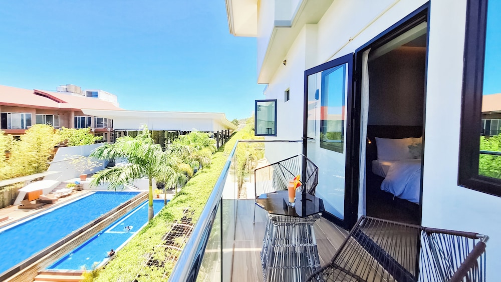 Pinnacle Boracay 34/67