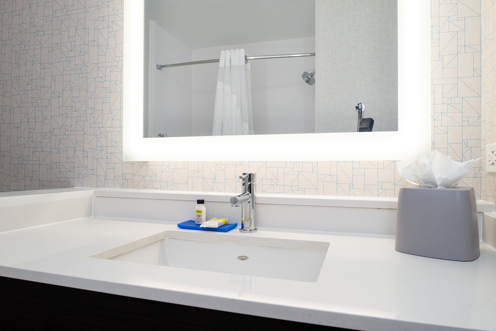Holiday Inn Express & Suites Romeoville - Joliet North 27/68