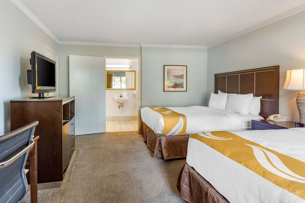 The Buena Park Hotel and Suites 7/34