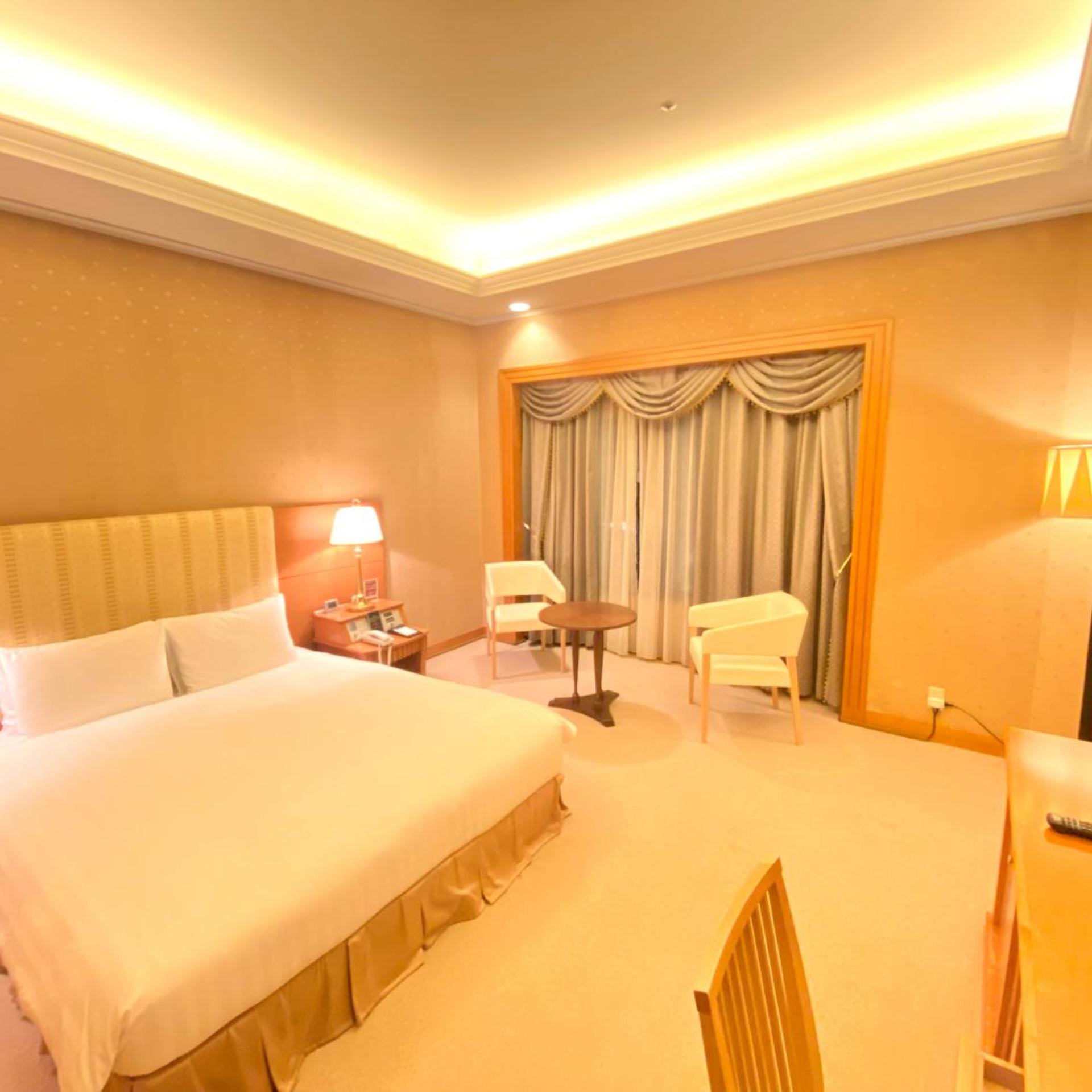 DELUXE, DOUBLE BED