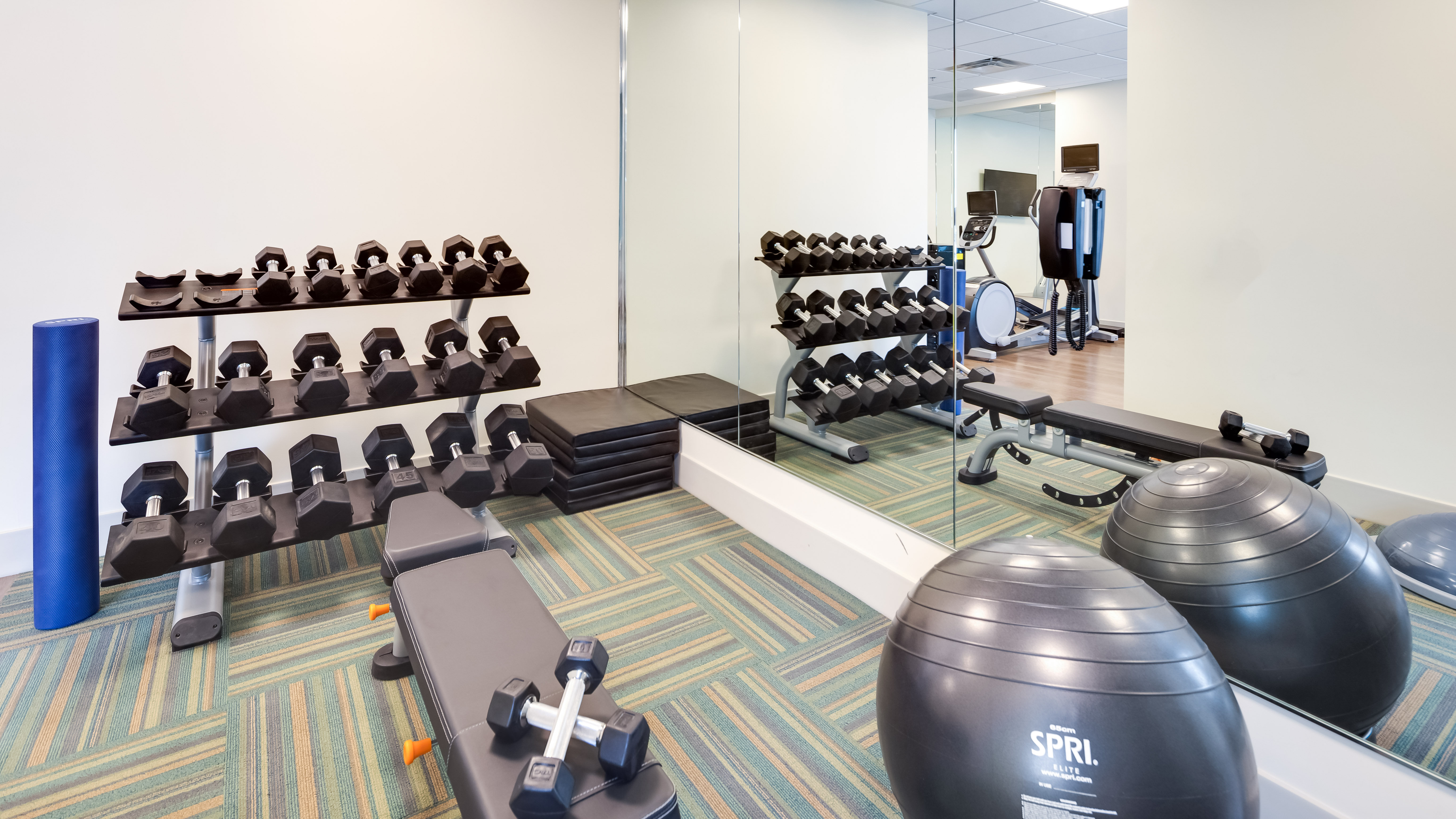 Holiday Inn Express Suites Latta 37/59
