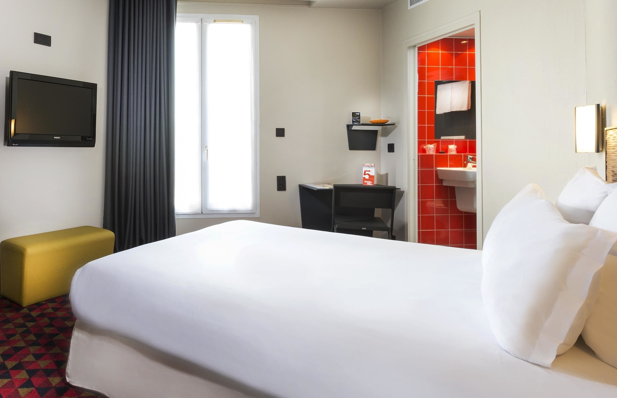 CLUB, DOUBLE BED