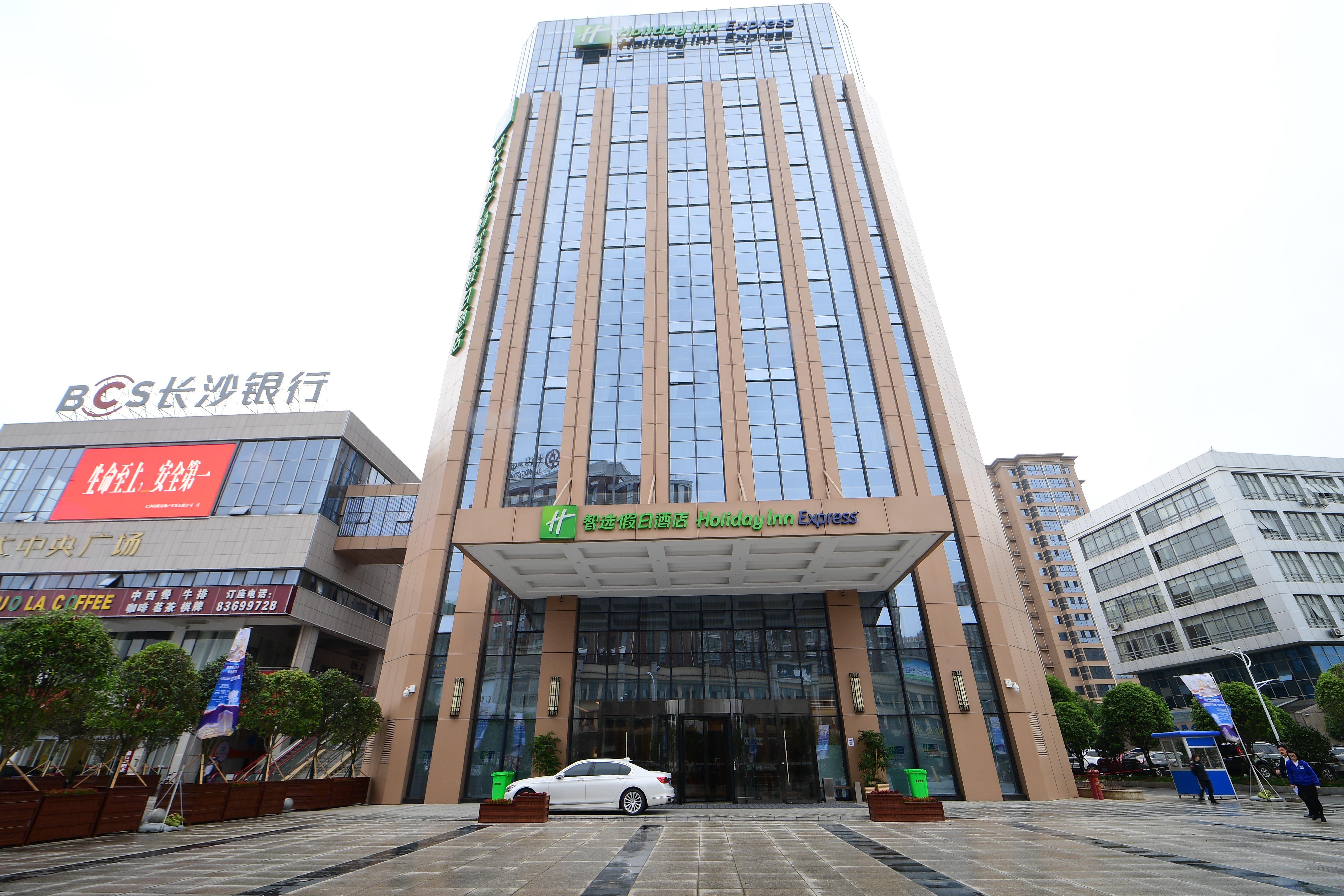HOLIDAY INN EXPRESS LIUYANG DEVELOPMENT ZONE 27/29