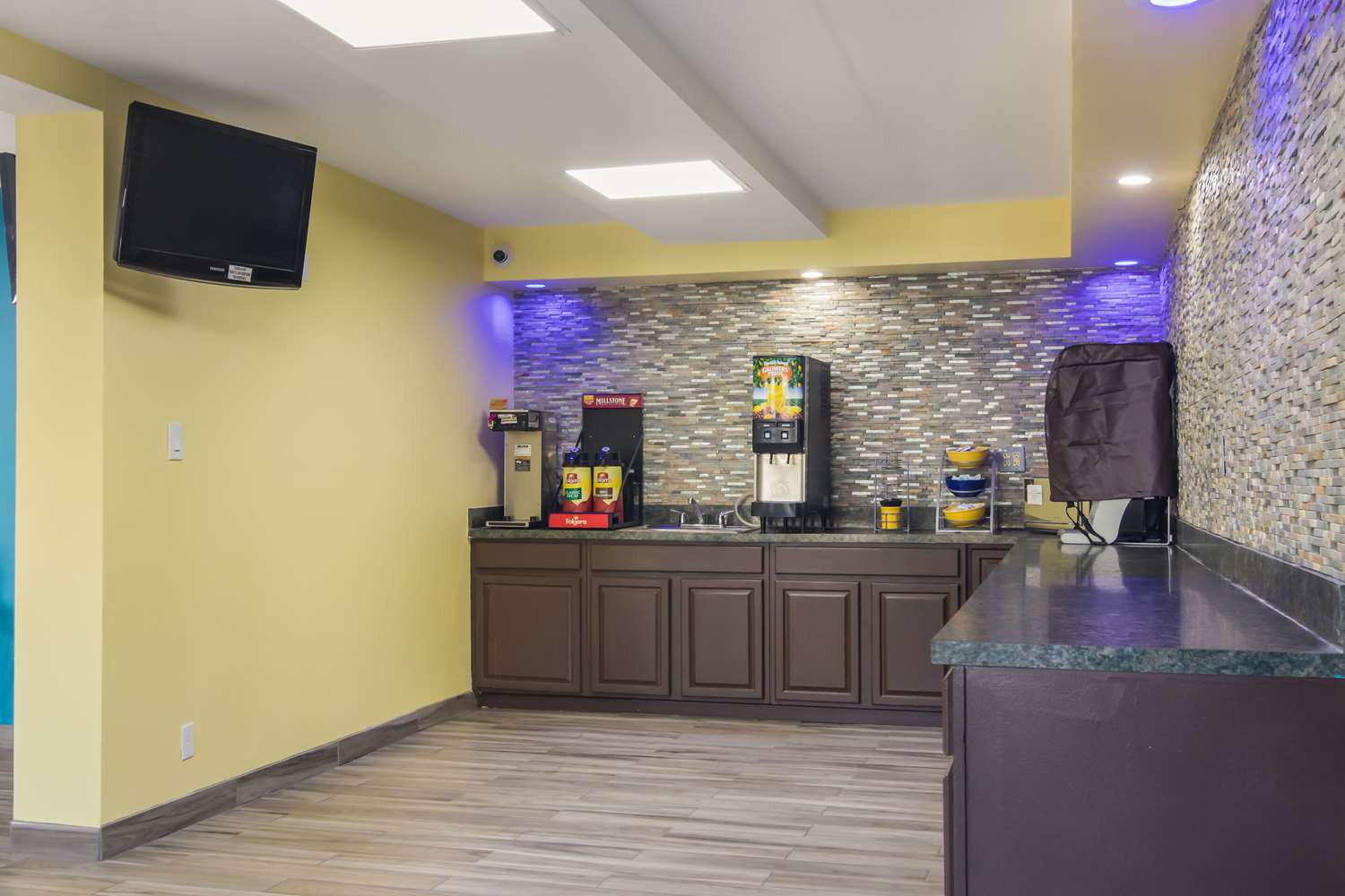 Rodeway Inn and Suites Monroeville Pittsburgh 10/42