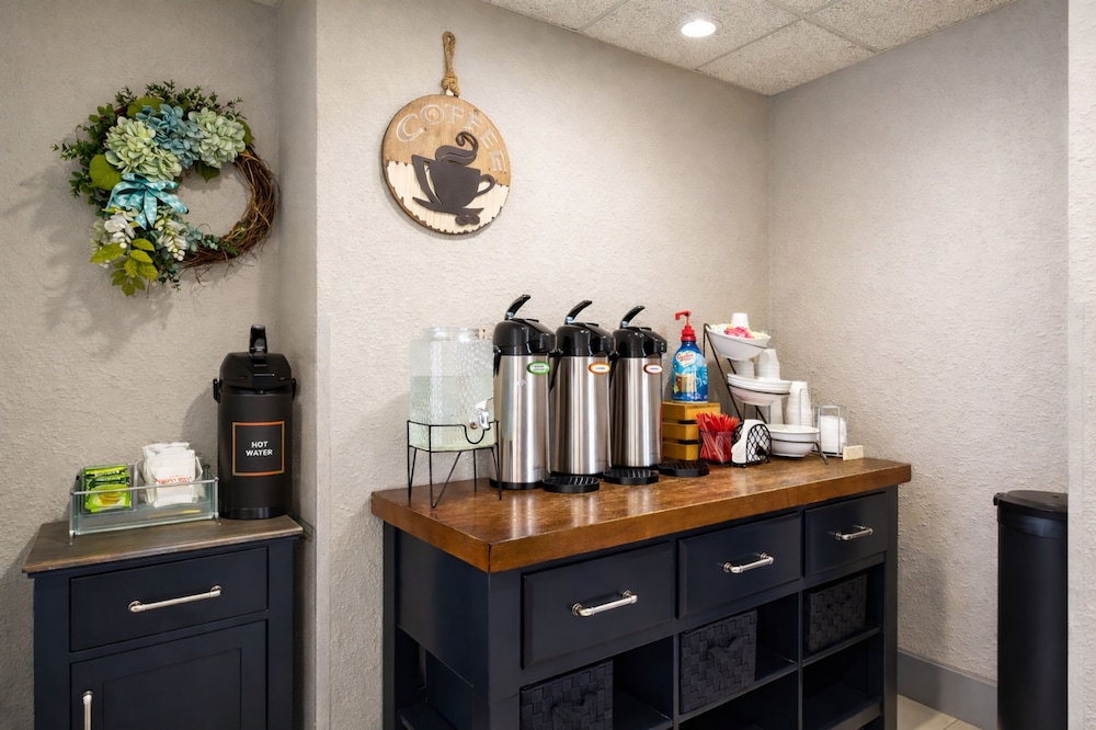 Wingfield Inn Suites 11/49