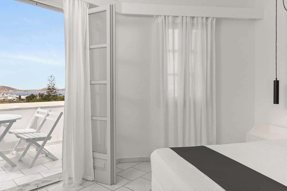 Sunrise Paros by Mr and Mrs White 10/38