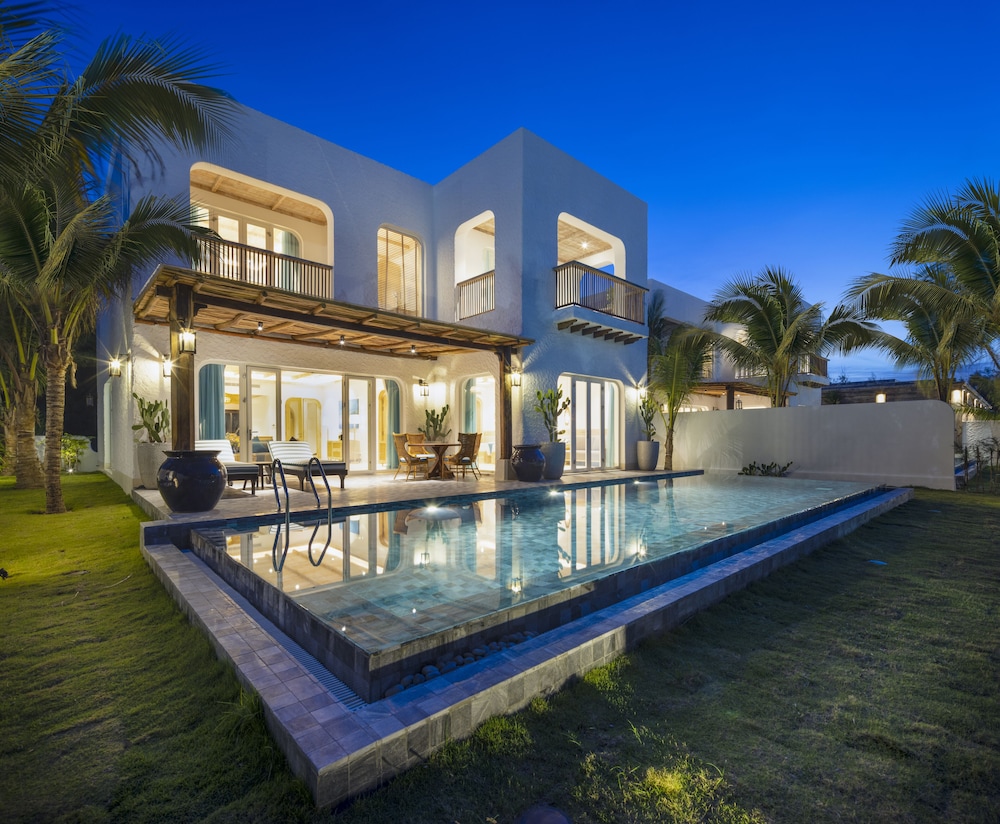 Stelia Beach Resort 5/50