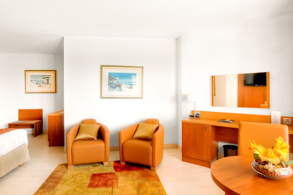 Mercure St Raphael Centre Plage 25/49