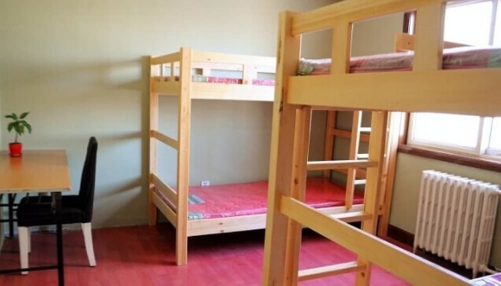 Leo Hostel 23/33