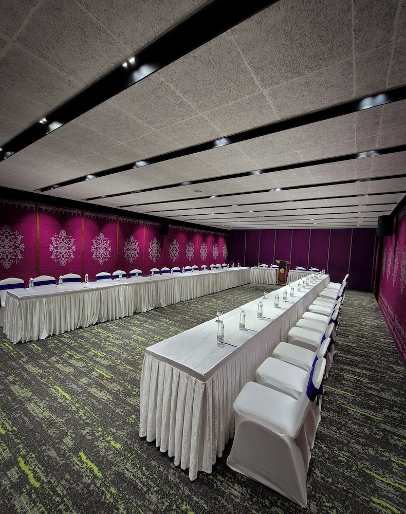 Gokulam Grand Hotel Kozhikode 27/37