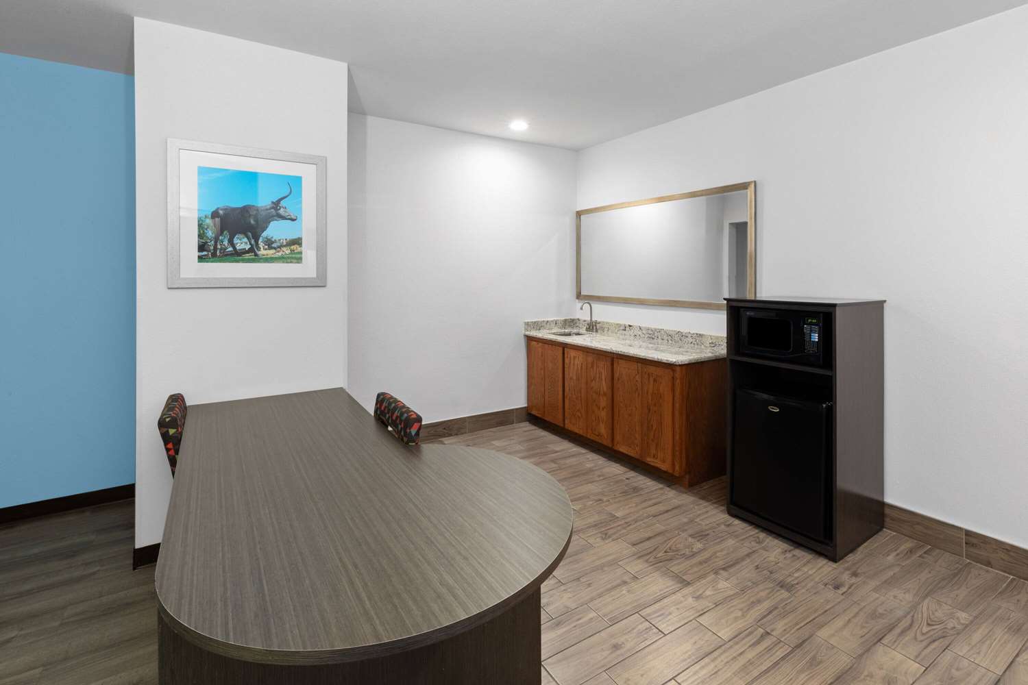 Days Inn & Suites by Wyndham Lubbock Medical Center 22/54