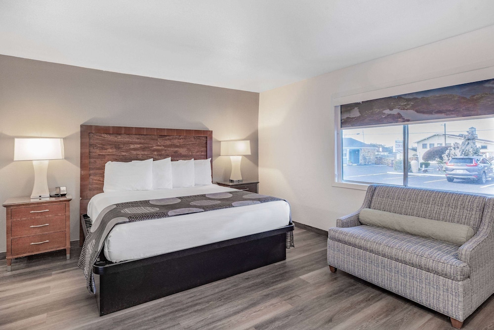 Oceanside Inn and Suites a Days Inn by Wyndham 17/38