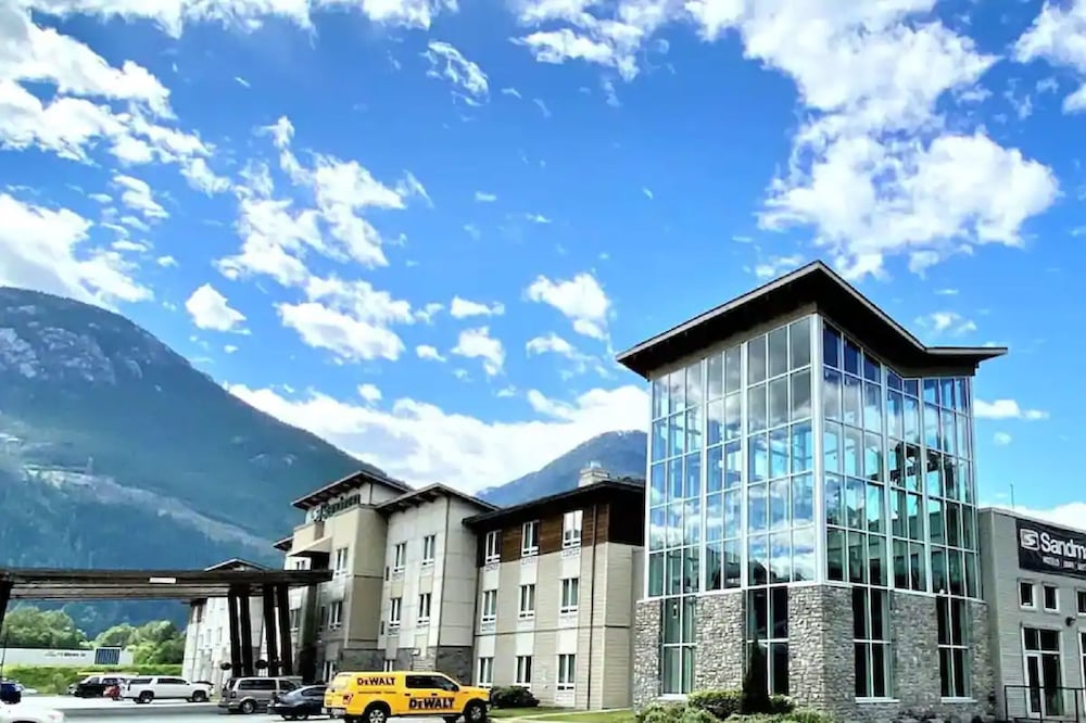 Sandman Hotel Suites Squamish 3/46
