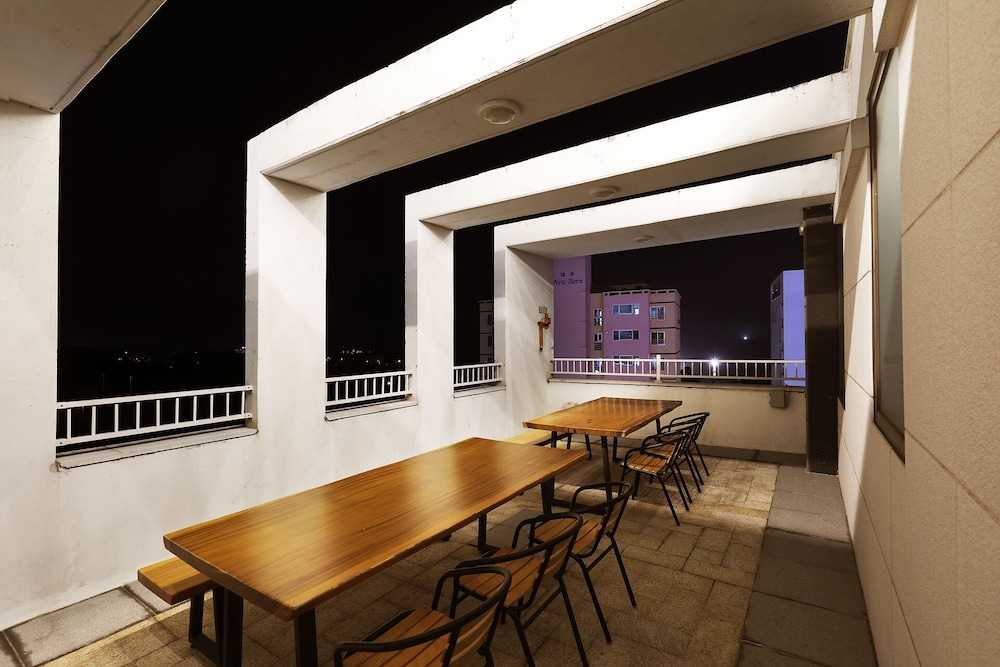 Cornerstone Hotel 35/50