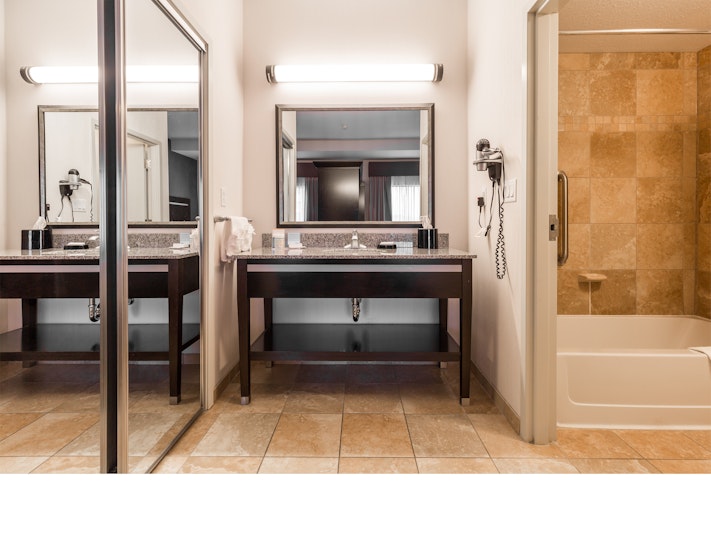 Hampton Inn and Suites by Hilton Lethbridge 17/18