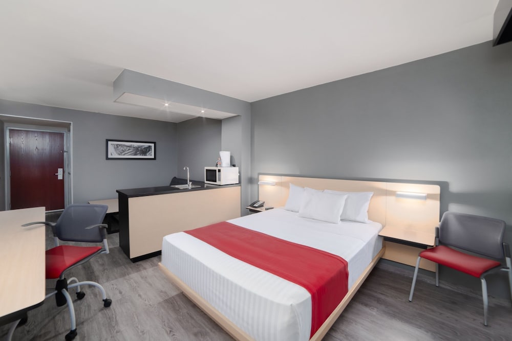 جناح بسرير كوين مع أريكة، City Express by Marriott Puebla Centro 2/4