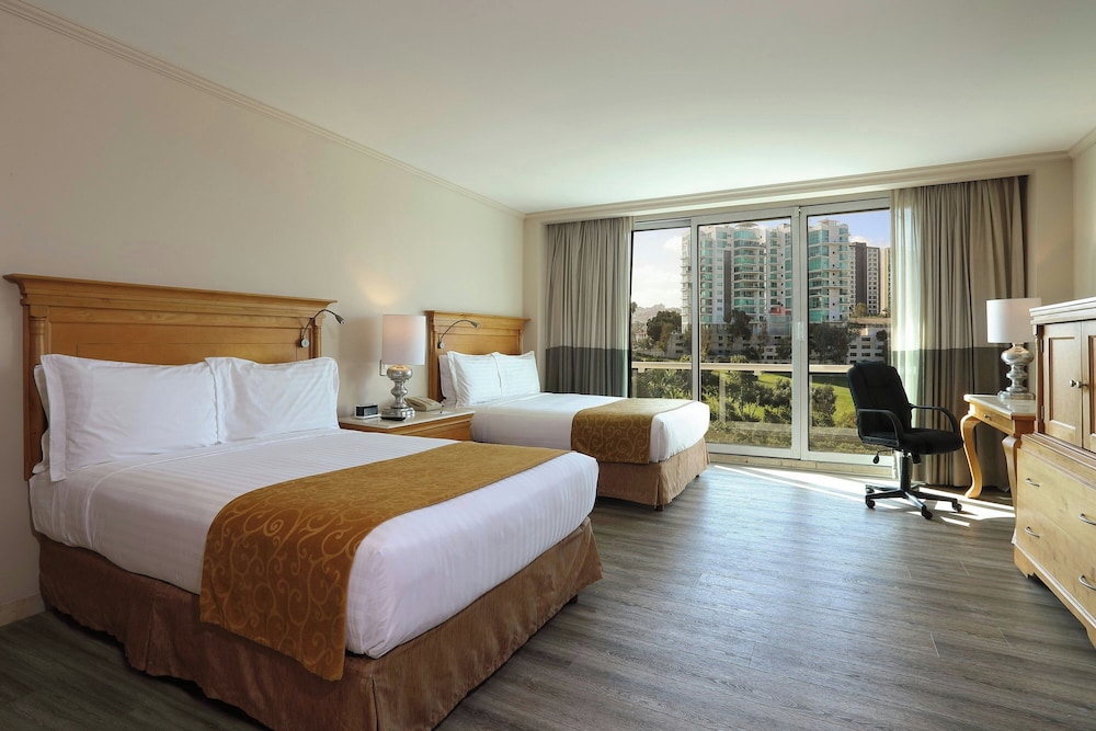 Deluxe, 2 Double Beds, Golf Course View, Balcony