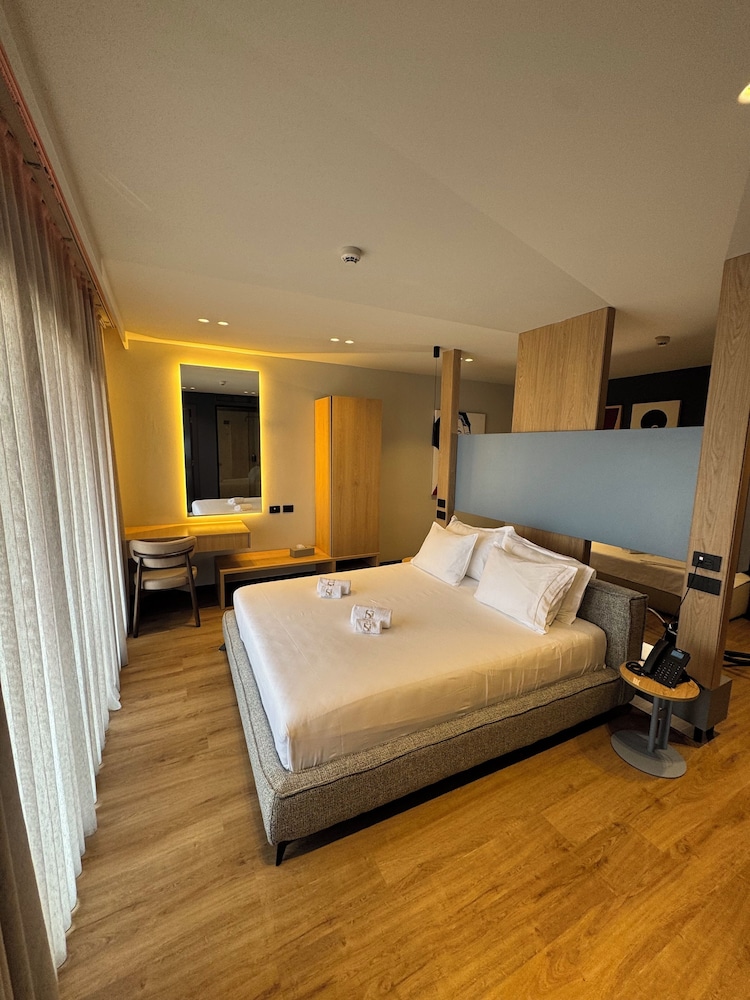 Suite, Apartment, King Bed, Sofa