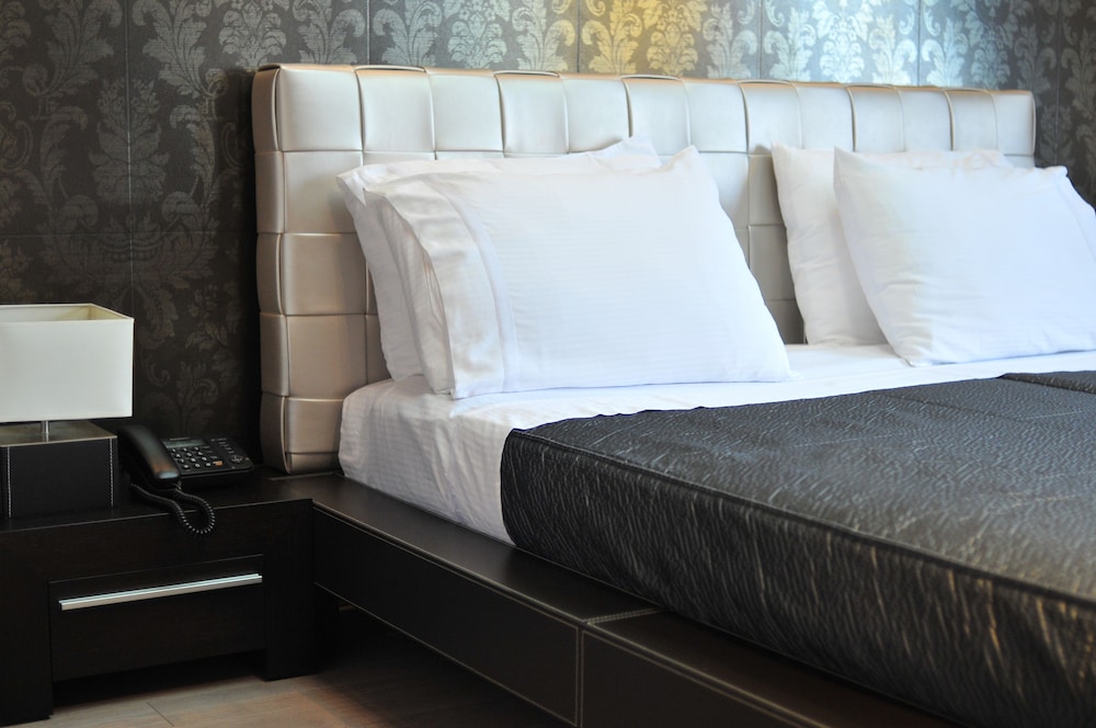 Monarc Hotel 19/58