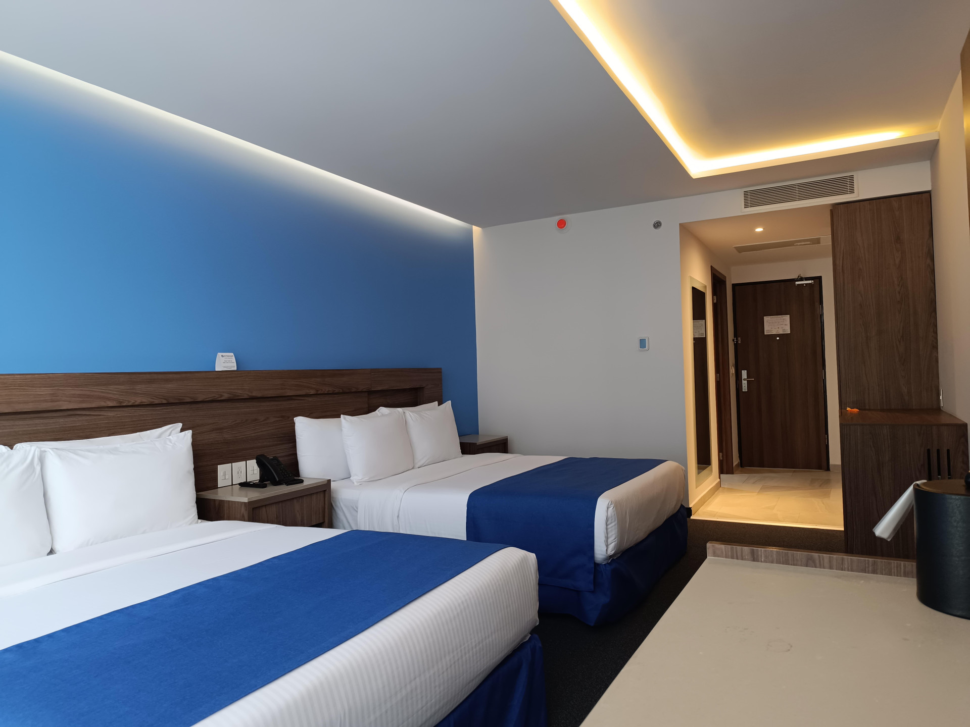 Standard, Twin Beds, Street View