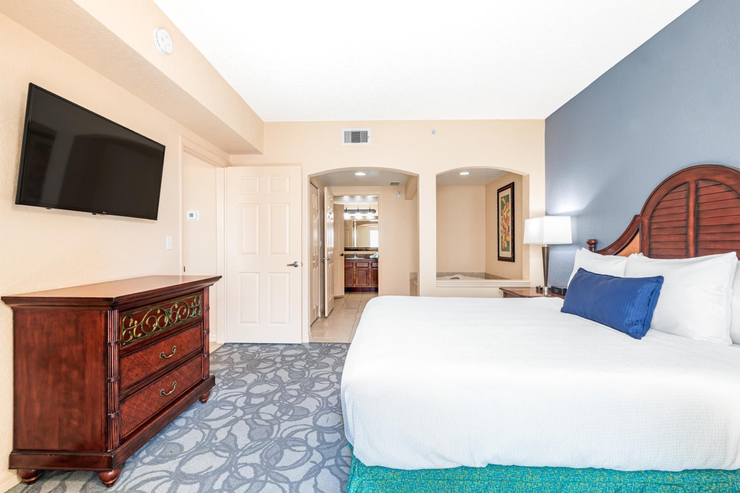 1 Bedroom, Suite, King Bed, Nature View