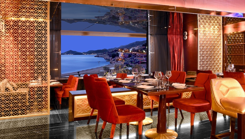 Maestral Resort & Casino 35/50