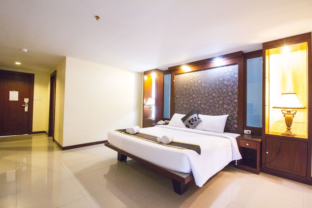 Convenient Grand Plus Hotel Suvarnabhumi 13/44