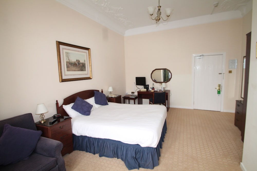 STANDARD, QUEEN BED