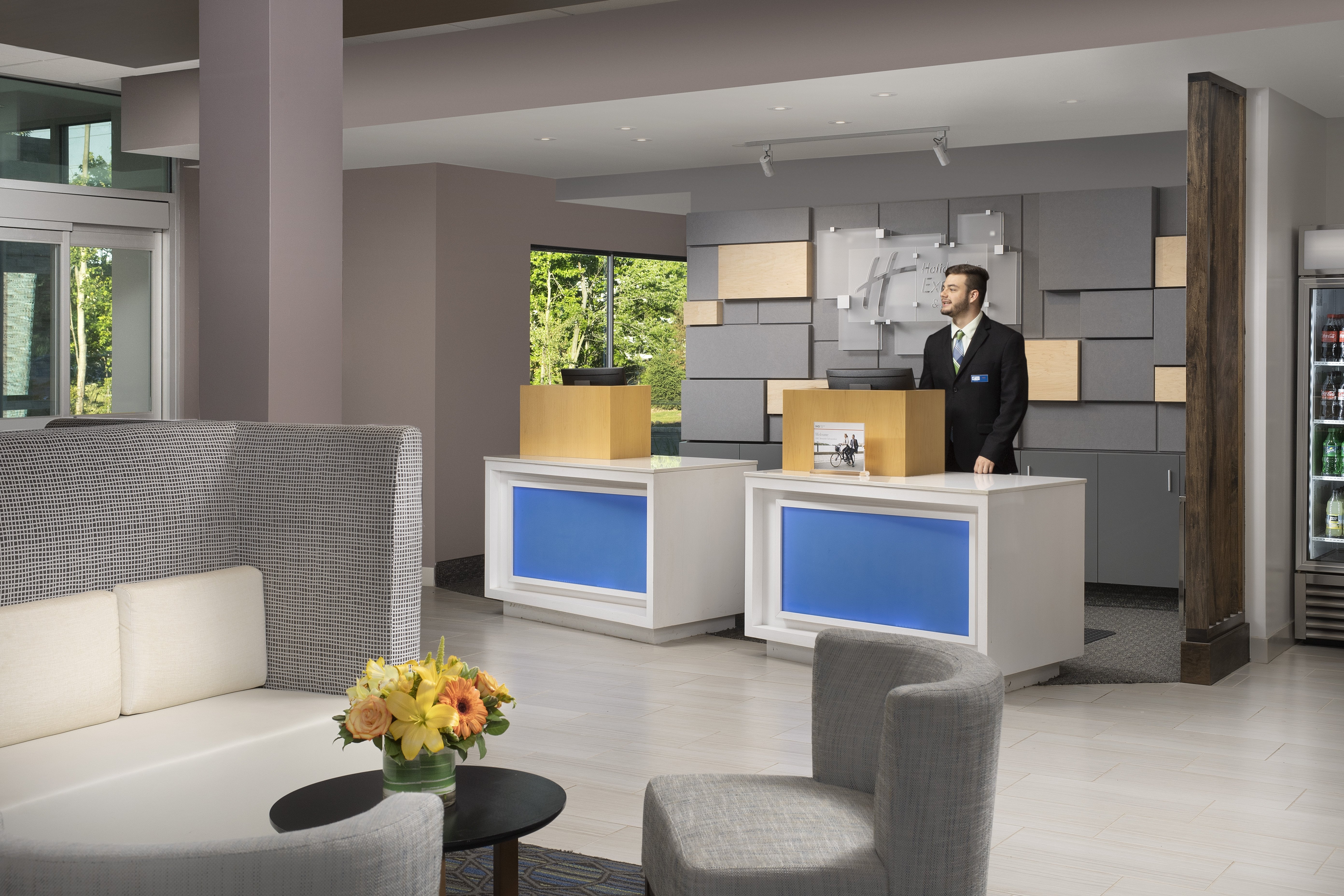 HOLIDAY INN EXPRESS & SUITES NORTH BRUNSWICK 5/54