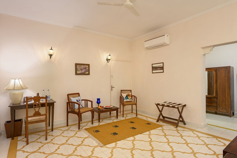 Hotel Dev Vilas 45/72
