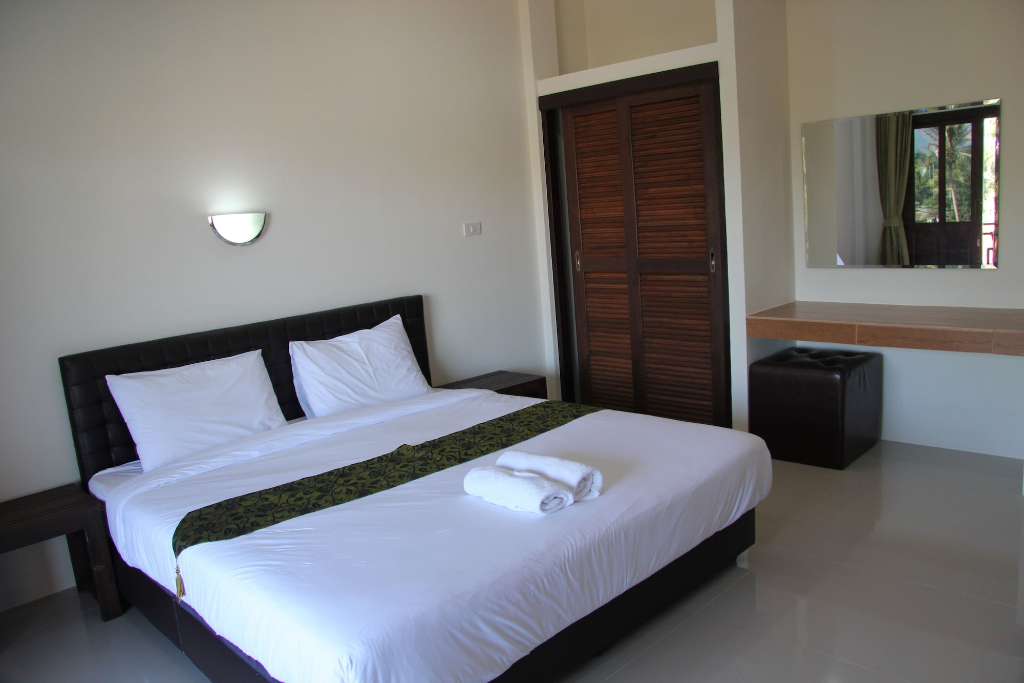 DELUXE, EXECUTIVE, DOUBLE BED