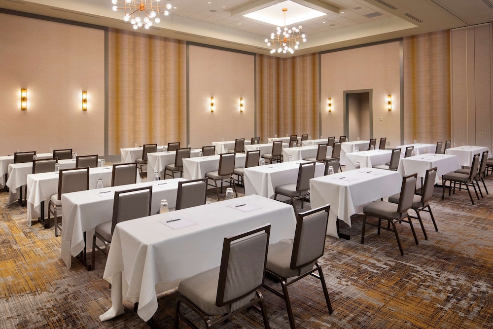 Embassy Suites by Hilton South Bend at Notre Dame 48/63