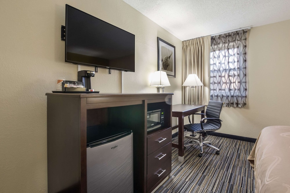 Quality Inn Grayville, IL 29/35