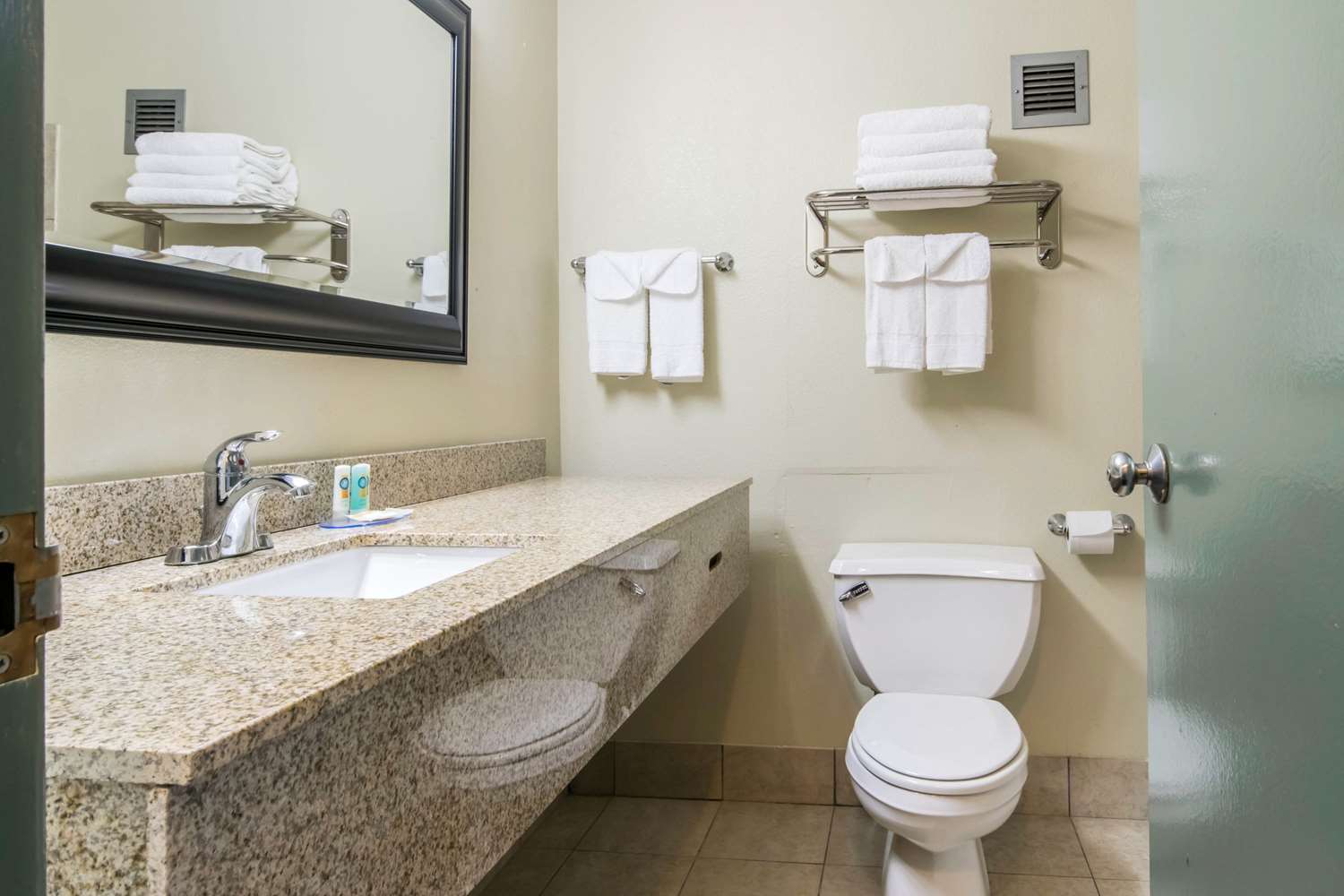 Quality Inn & Suites Horse Cave - Cave City 39/39