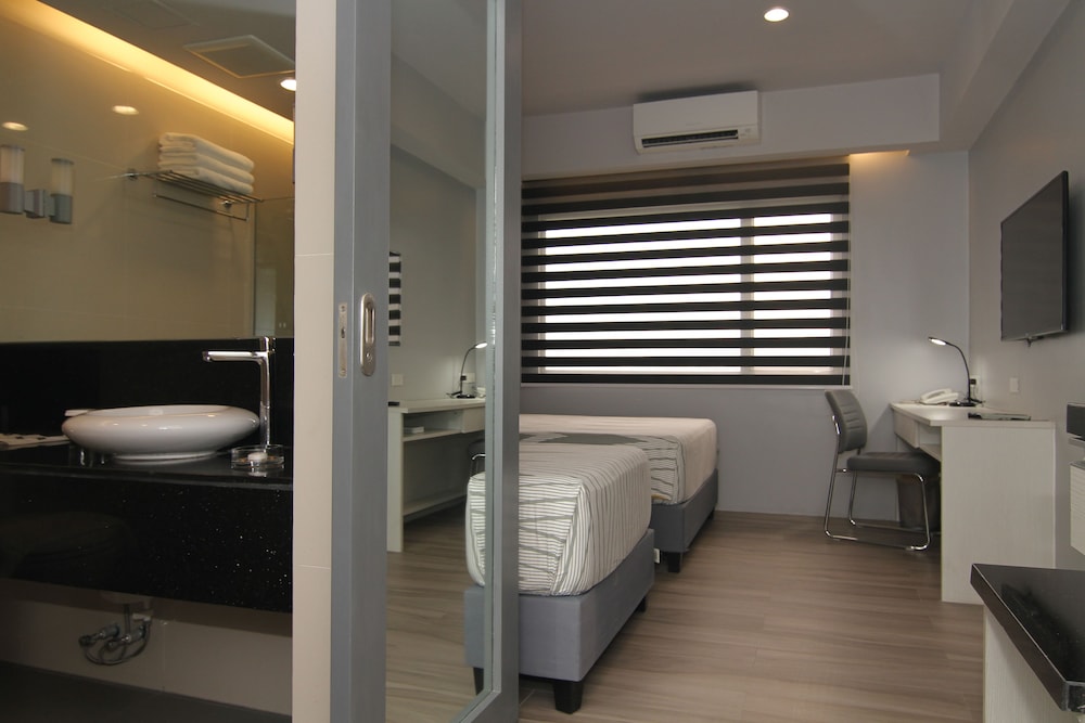 Cebu Hotel Plus 10/55