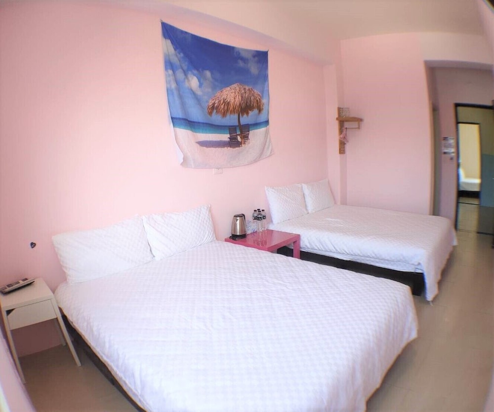 ROOM, QUADRUPLE
