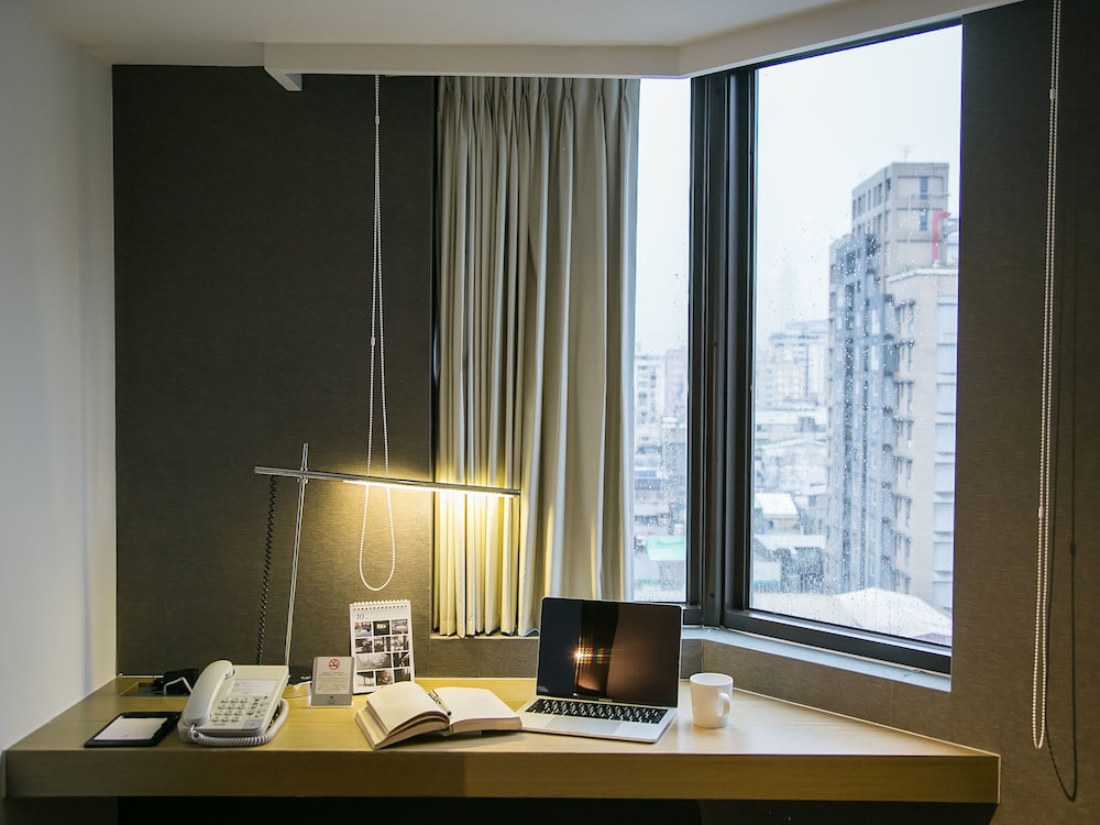 Royal Inn Taipei Linsen Huashan 1914 Creative Park 40/58