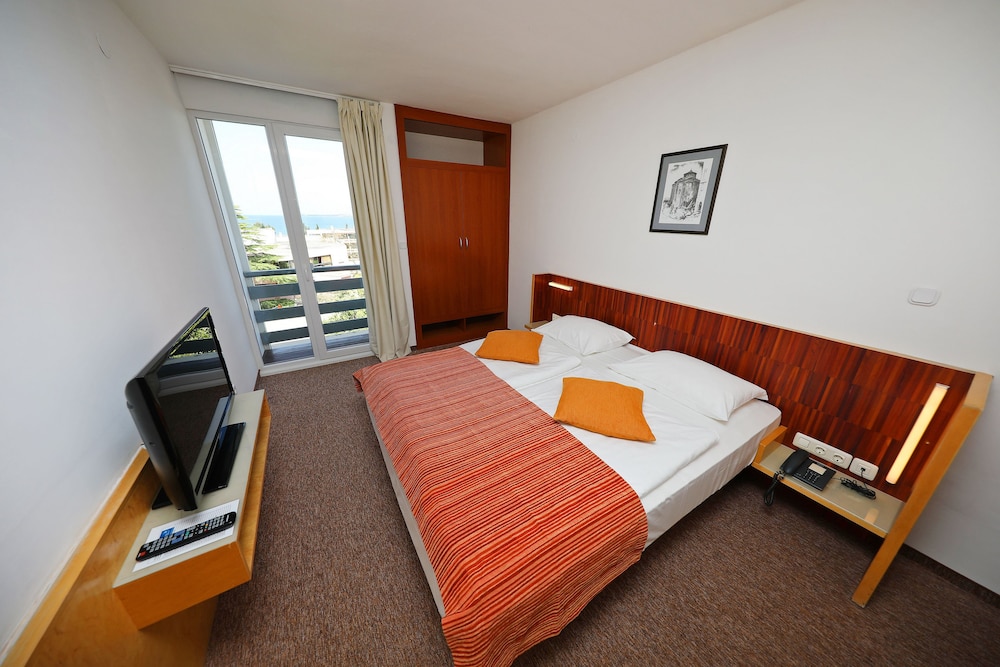 STANDARD, DOUBLE BED, RESORT VIEW
