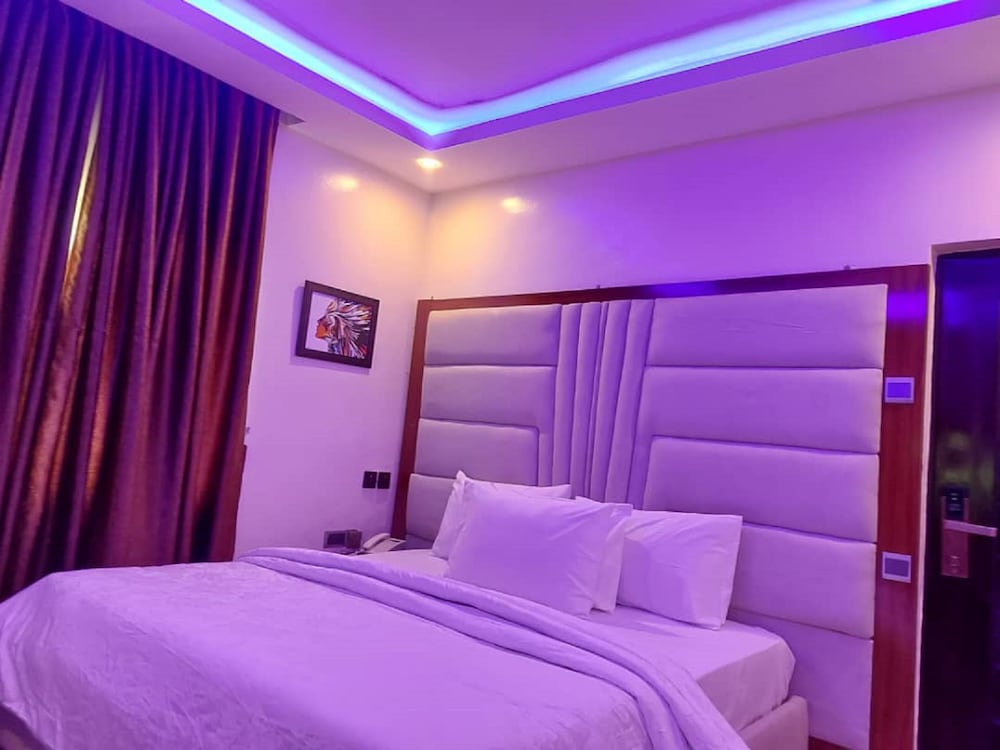 Entry Point Hotel 3/49