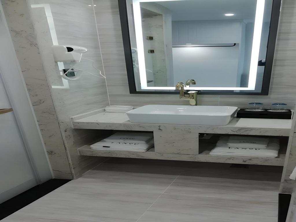 Lano Hotel (Guiding Yongchao Pedestrian Street) 53/54