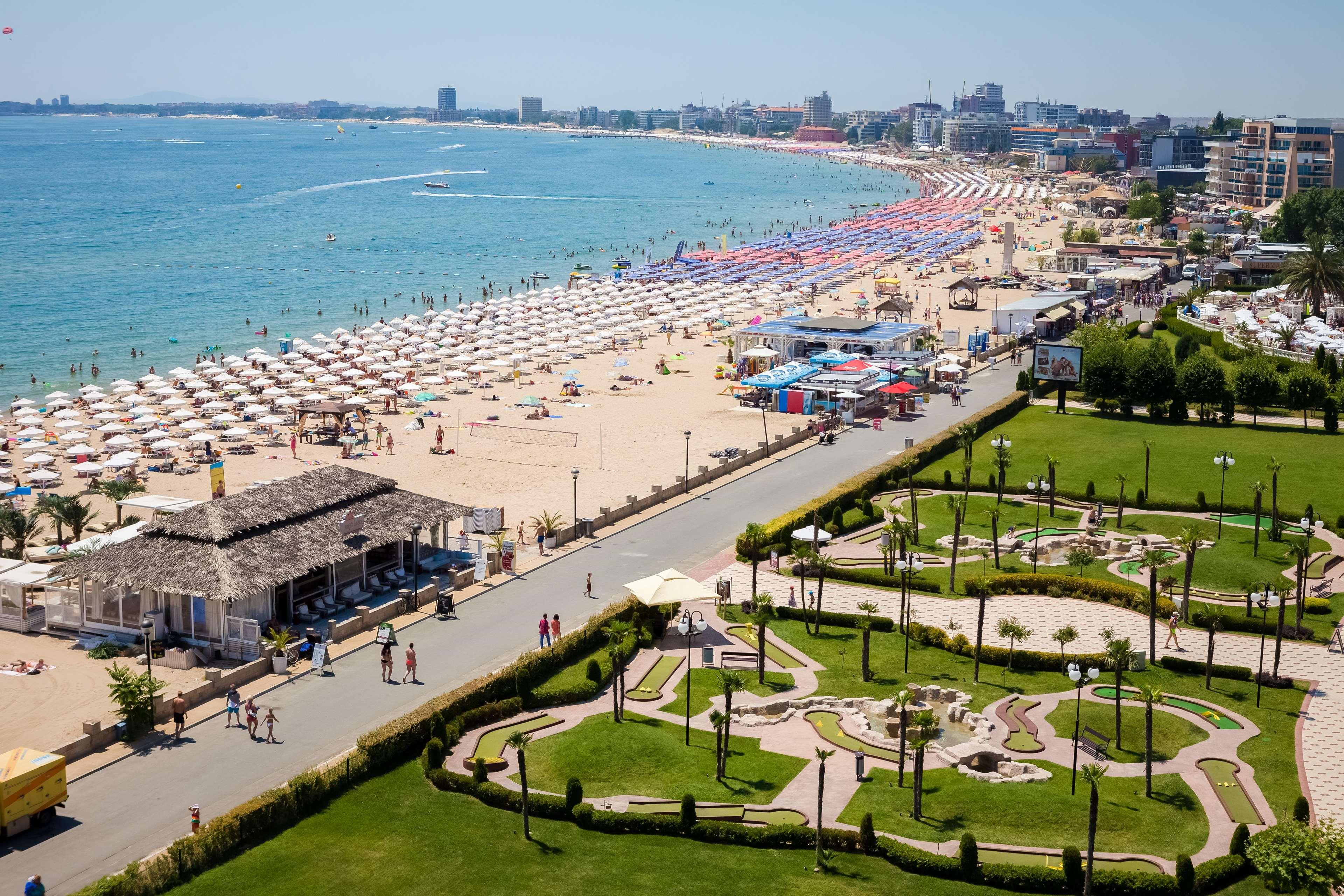 DIT Majestic Beach Resort 75/84
