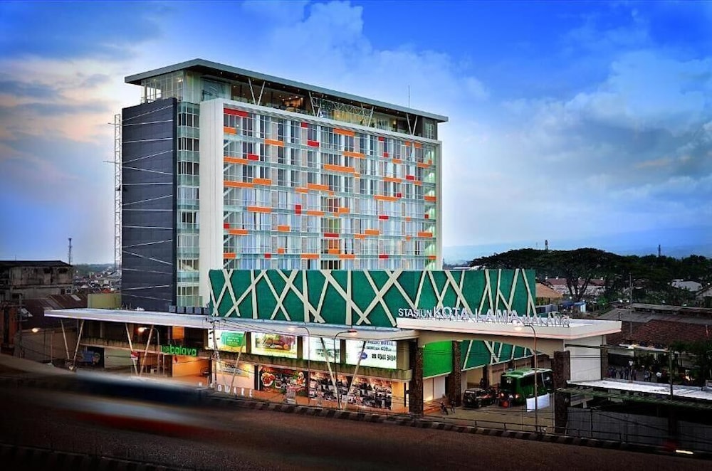 Ascent Premiere Hotel and Convention 7/62