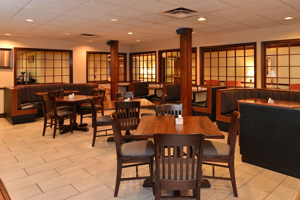 Best Western Louisville East Inn & Suites 28/38