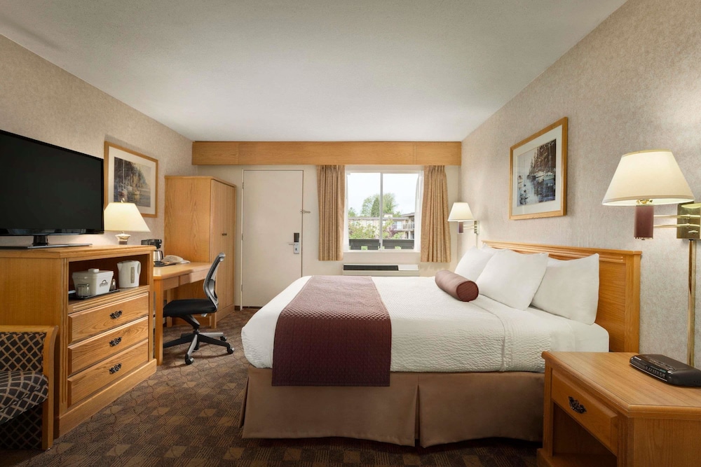 Days Inn By Wyndham Victoria Uptown 16/62