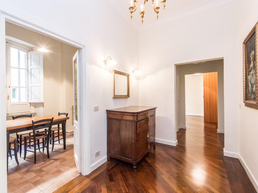 RSH Luxury Vatican Four Bedroom Apartment 2/36