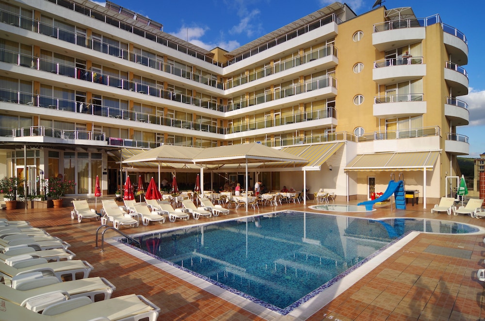 Plamena Palace 49/50