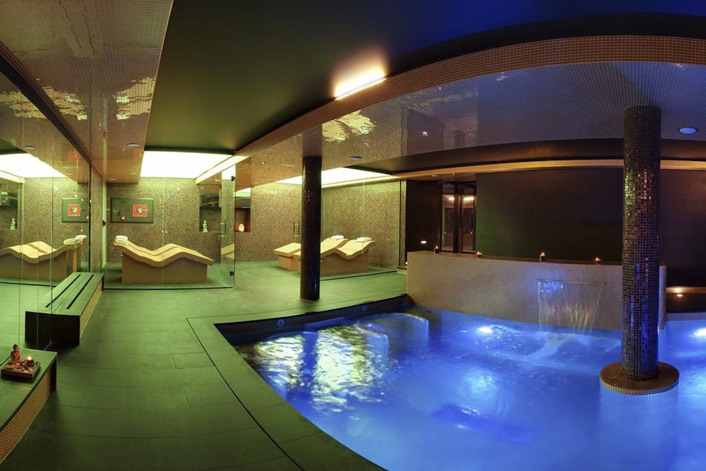 swimming pool spa