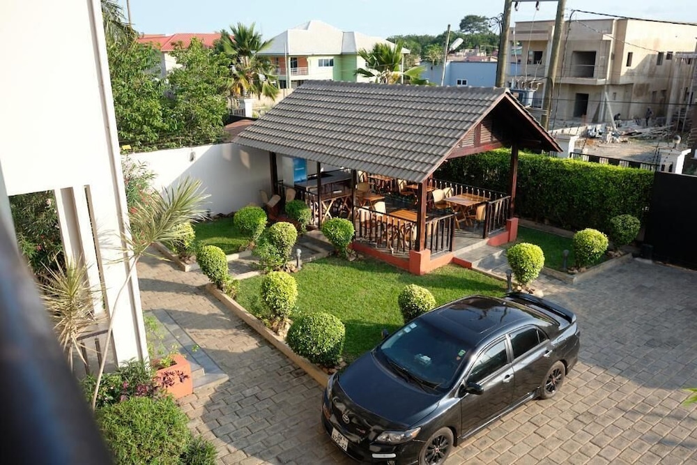 The Highbridge Guest Lodge 34/39